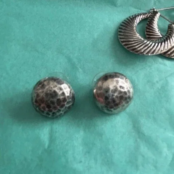 3 pairs of silver tone earrings and a delicate silver chain - Picture 4 of 8